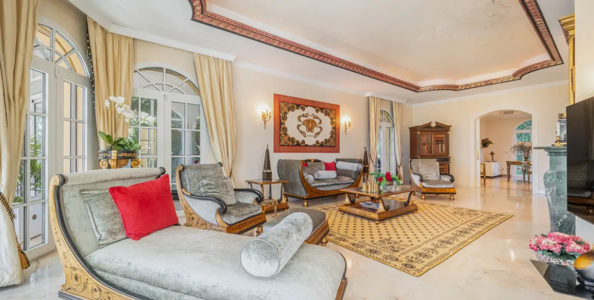 Sale of detached villa in The Golden Mile 34