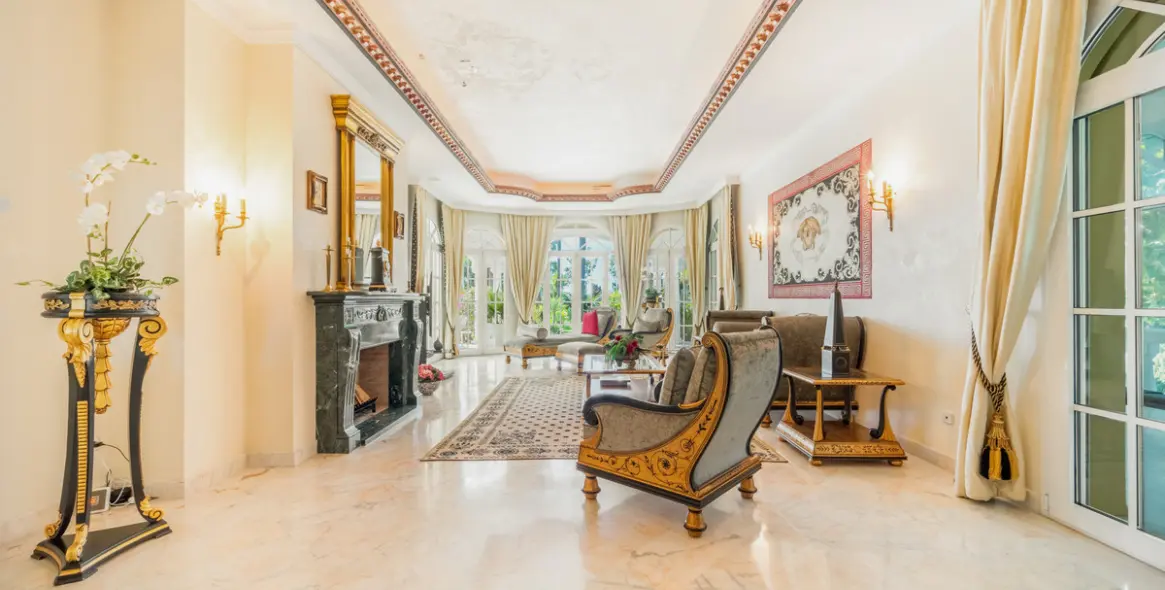 Sale of detached villa in The Golden Mile 35