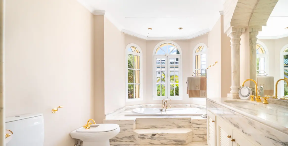 Sale of detached villa in The Golden Mile 40