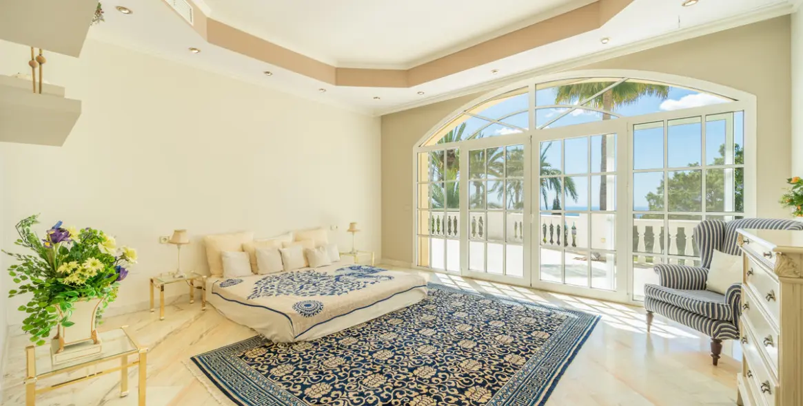 Sale of detached villa in The Golden Mile 42