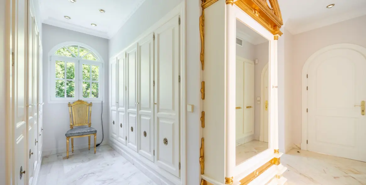 Sale of detached villa in The Golden Mile 44