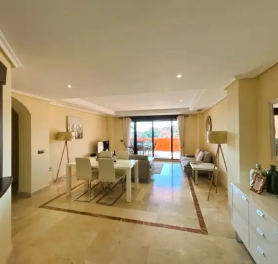 Краткосрочная аренда апартаментов на среднем этаже в Ojén