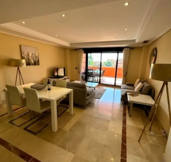 Краткосрочная аренда апартаментов на среднем этаже в Ojén