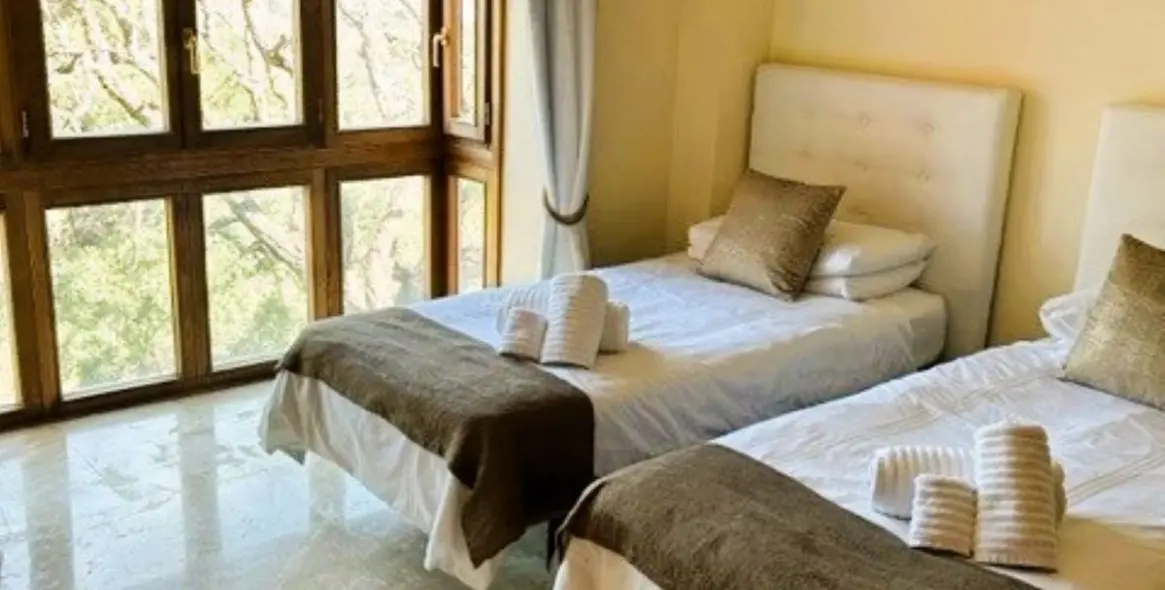 Краткосрочная аренда апартаментов на среднем этаже в Ojén 13