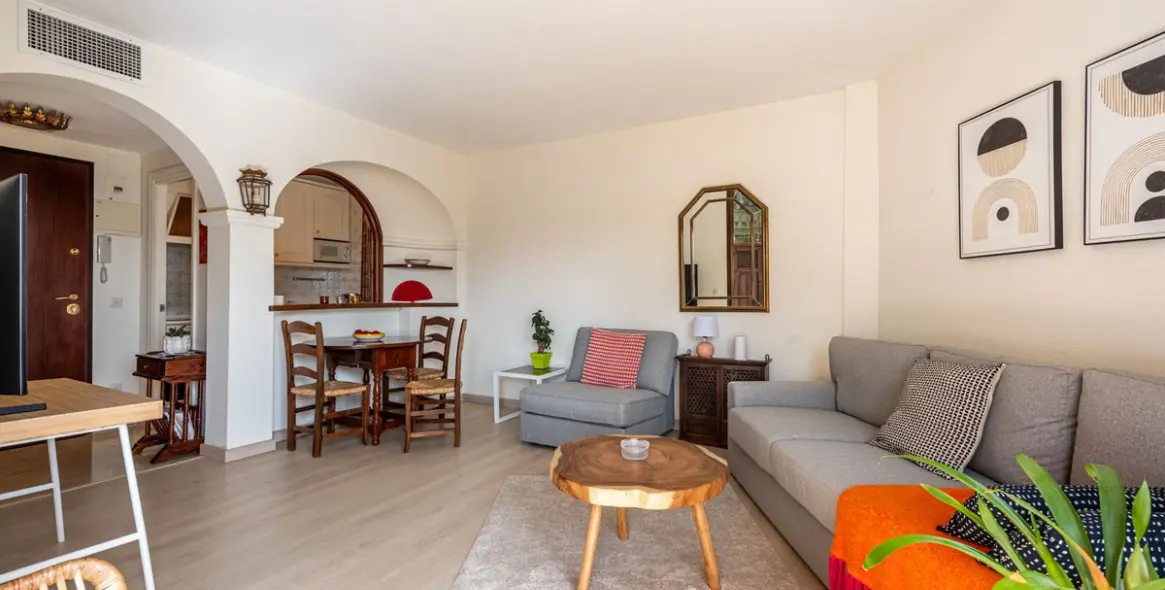 Short-term rent of middle floor apartment in Atalaya 8