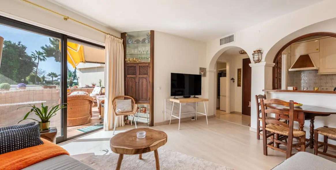 Short-term rent of middle floor apartment in Atalaya 10