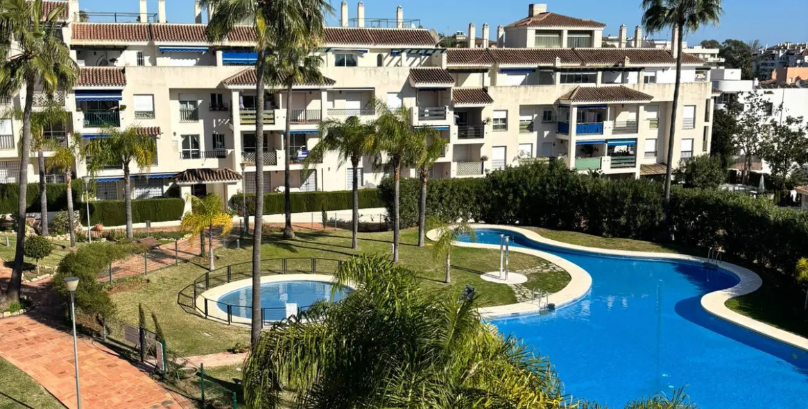 Short-term rent of middle floor apartment in Nueva Andalucía 3