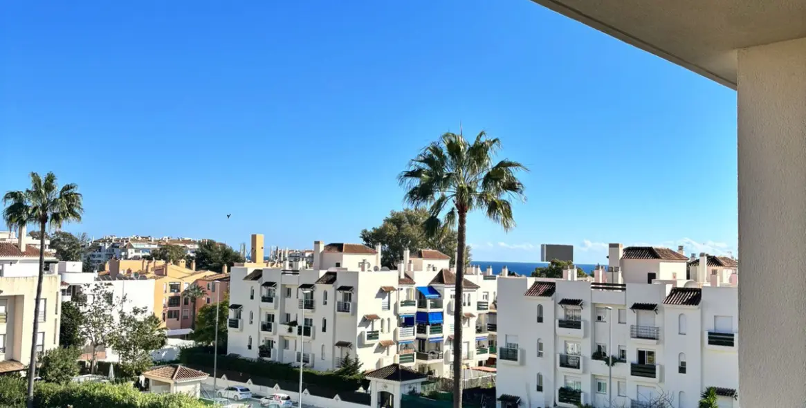 Short-term rent of middle floor apartment in Nueva Andalucía 7