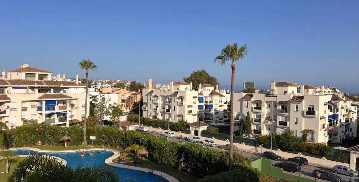 Short-term rent of middle floor apartment in Nueva Andalucía 17