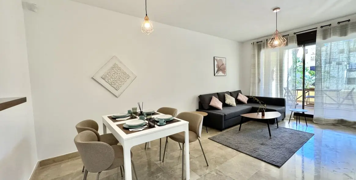 Short-term rent of ground floor apartment in La Duquesa 7