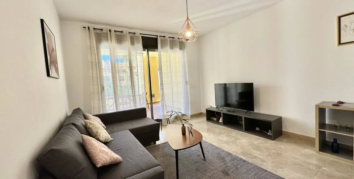 Short-term rent of ground floor apartment in La Duquesa 8