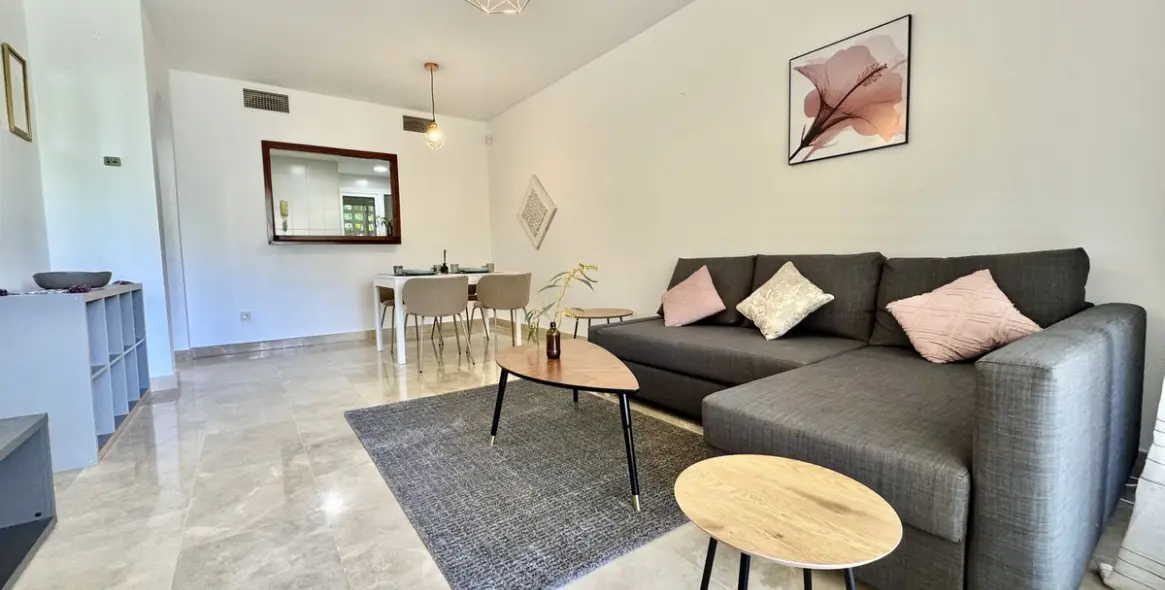 Short-term rent of ground floor apartment in La Duquesa 9