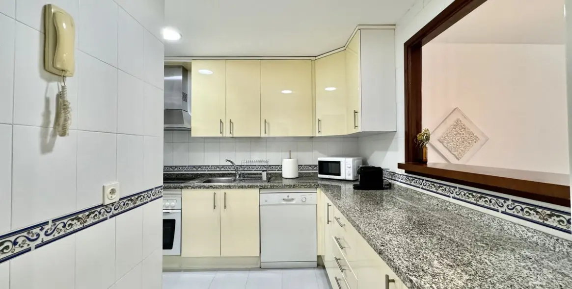 Short-term rent of ground floor apartment in La Duquesa 13