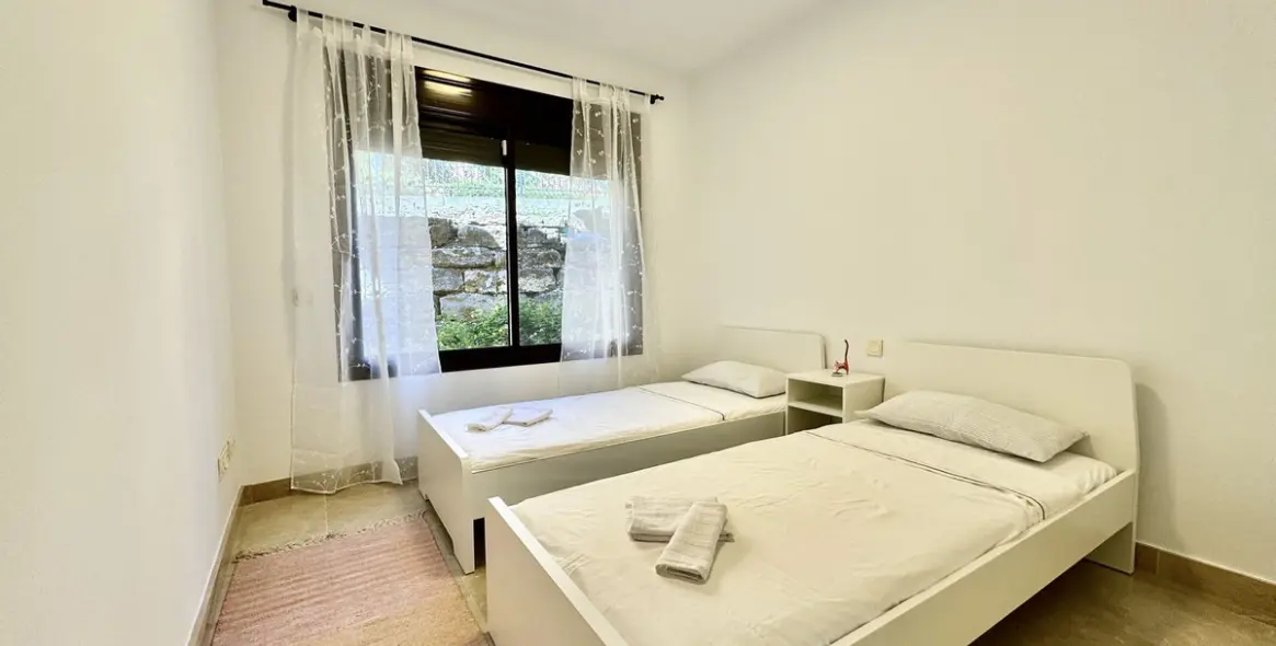 Short-term rent of ground floor apartment in La Duquesa 18