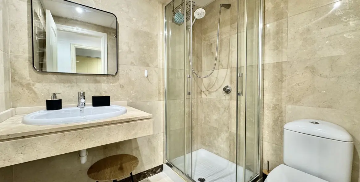 Short-term rent of ground floor apartment in La Duquesa 20