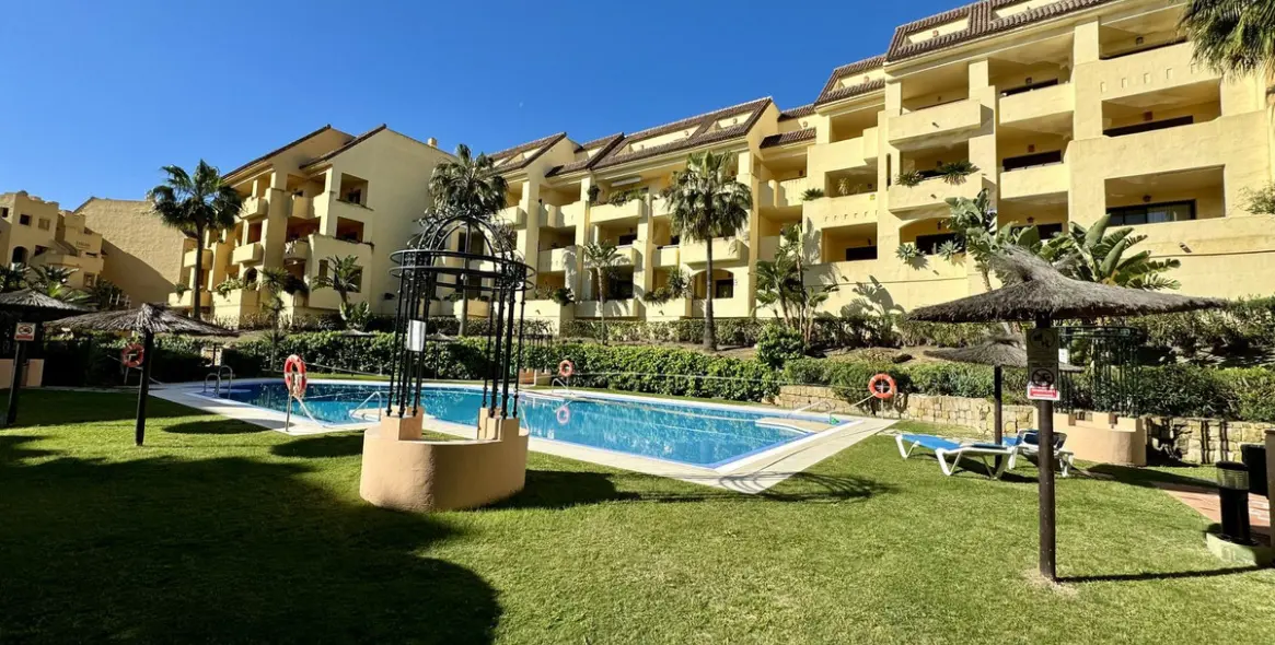 Short-term rent of ground floor apartment in La Duquesa 21