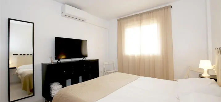Alquiler a corto plazo de apartamento en planta media en Estepona 3