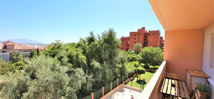 Alquiler a corto plazo de apartamento en planta media en Estepona 4