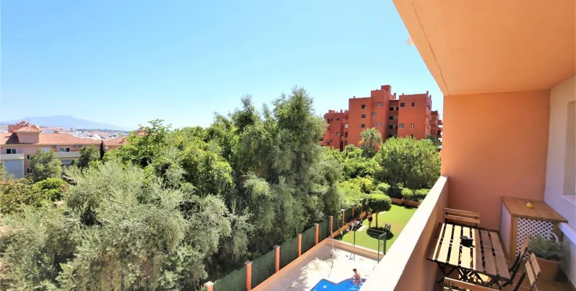 Short-term rent of middle floor apartment in Estepona 5