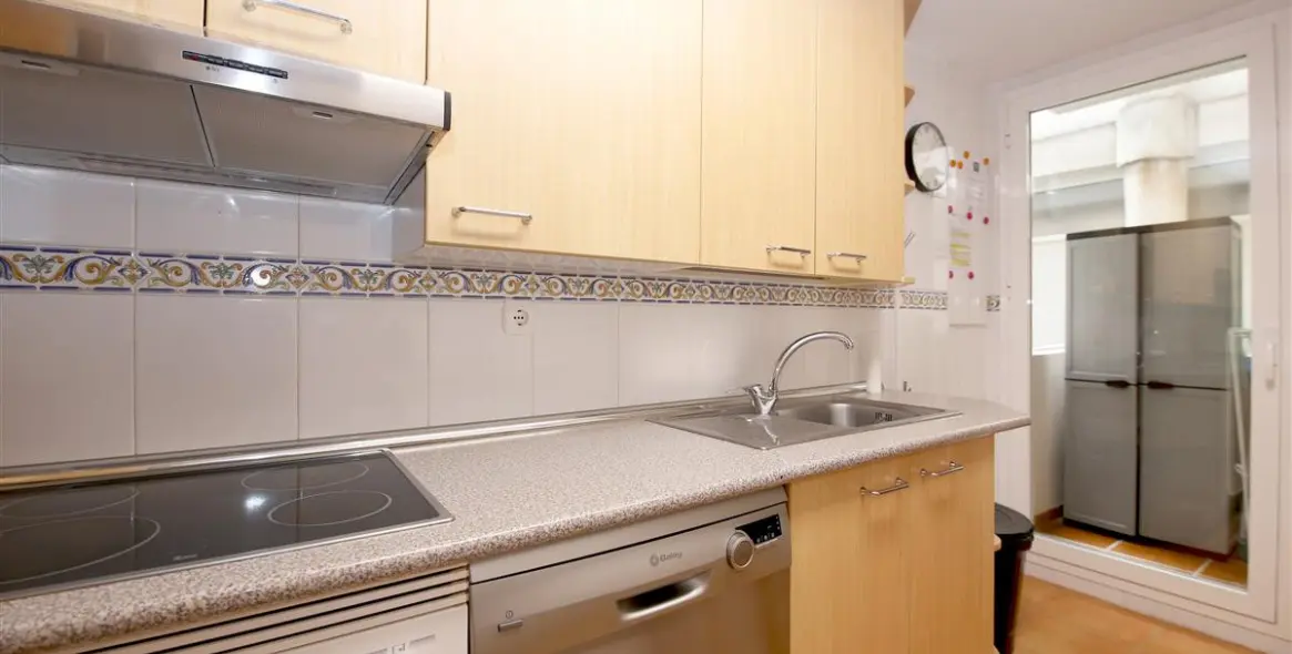 Short-term rent of middle floor apartment in Estepona 7