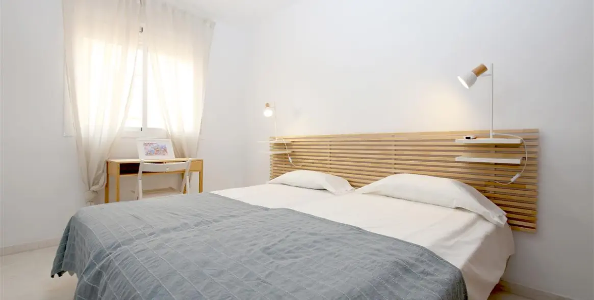Short-term rent of middle floor apartment in Estepona 8