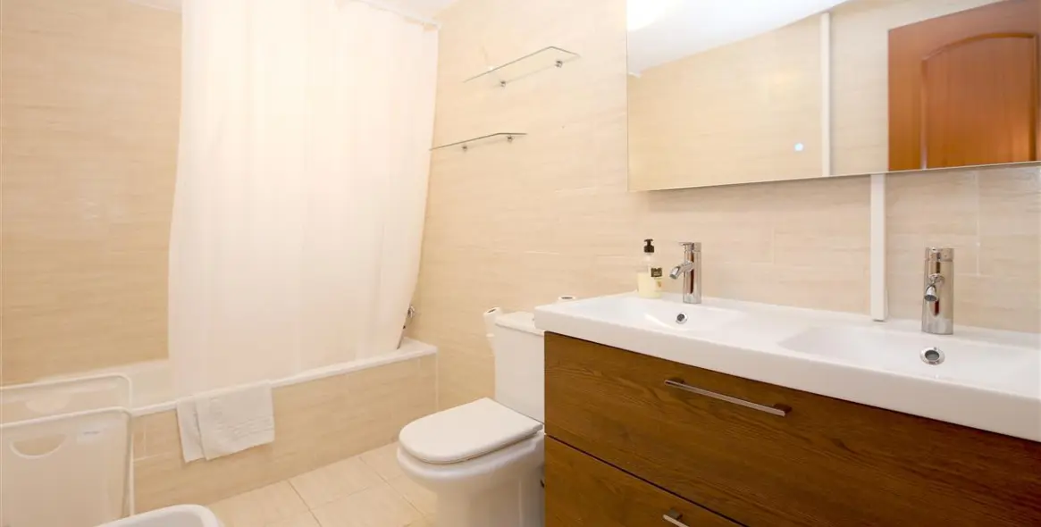Short-term rent of middle floor apartment in Estepona 10