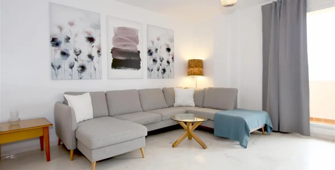 Short-term rent of middle floor apartment in Estepona 11