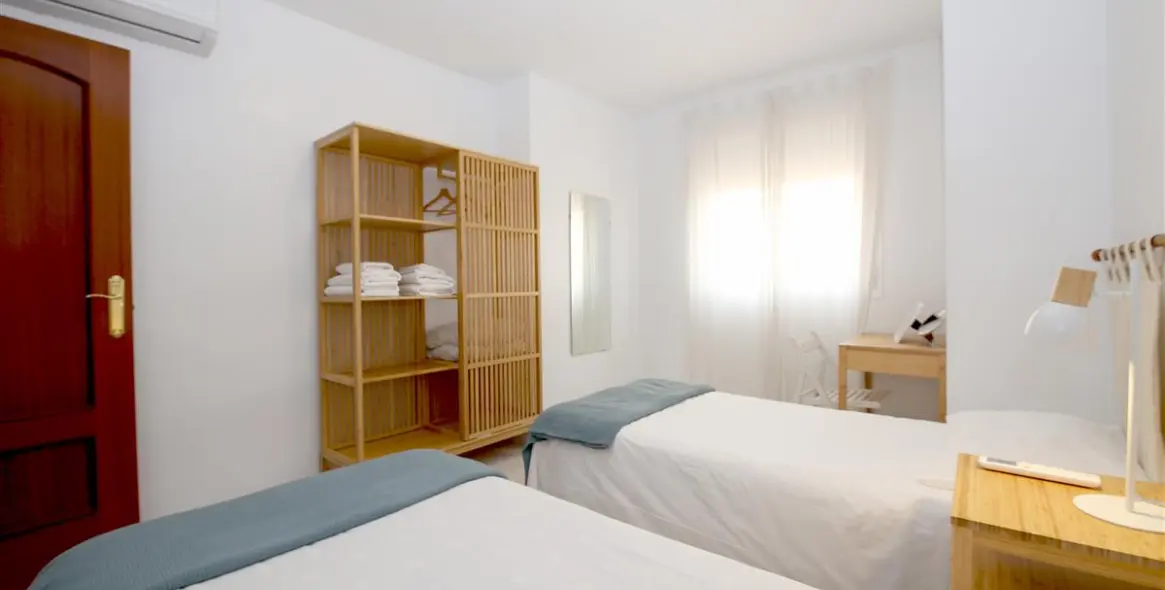Short-term rent of middle floor apartment in Estepona 14