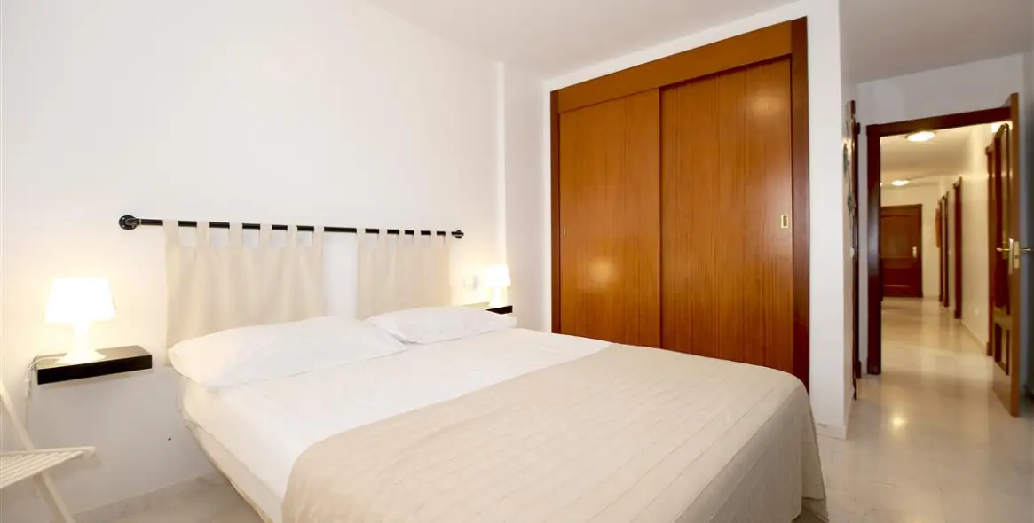 Short-term rent of middle floor apartment in Estepona 16
