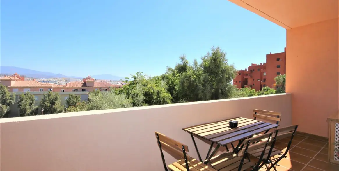 Short-term rent of middle floor apartment in Estepona 19
