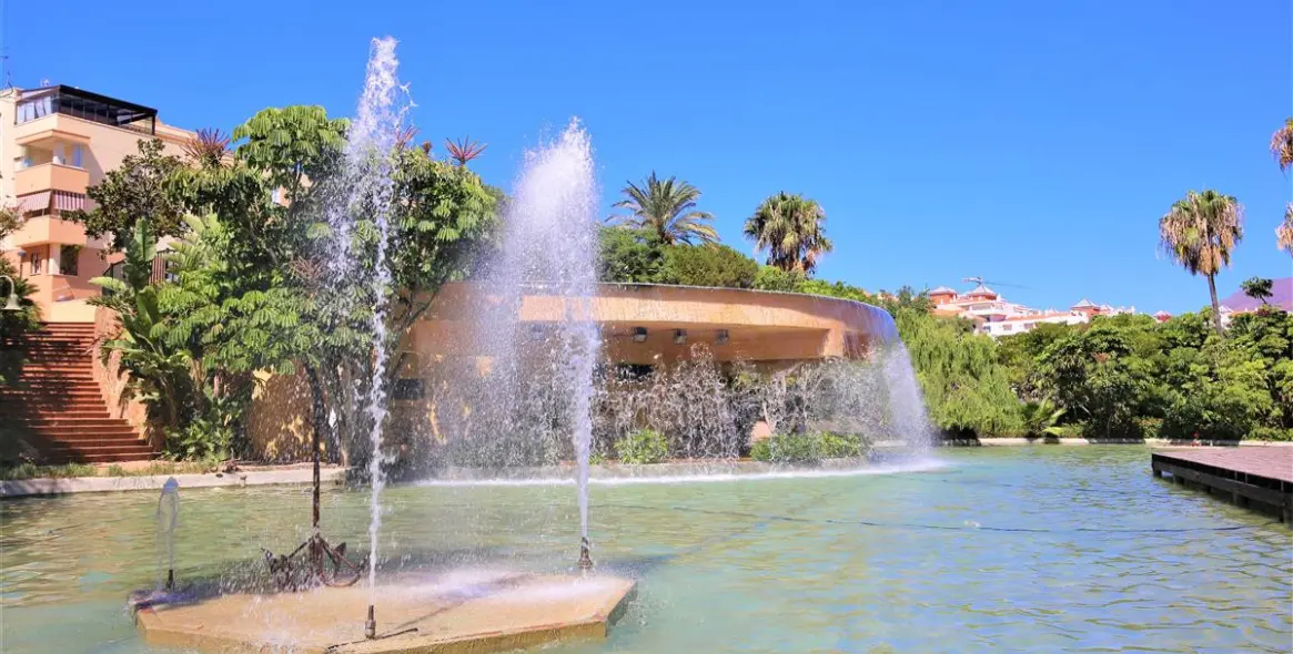 Short-term rent of middle floor apartment in Estepona 22