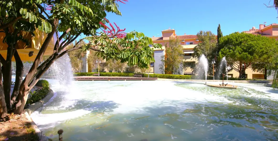 Short-term rent of middle floor apartment in Estepona 23