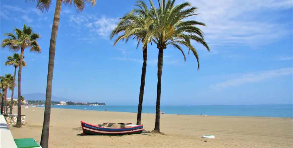 Short-term rent of middle floor apartment in Estepona 24