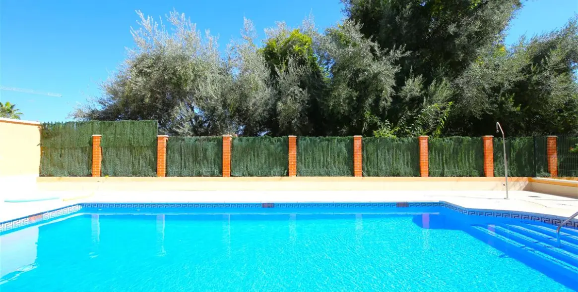 Краткосрочная аренда апартаментов на среднем этаже в Estepona 1