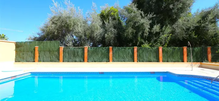 Short-term rent of middle floor apartment in Estepona 0
