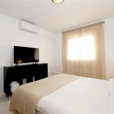 Short-term rent of middle floor apartment in Estepona