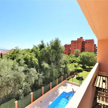 Short-term rent of middle floor apartment in Estepona