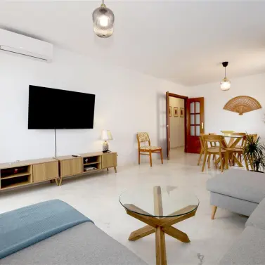 Short-term rent of middle floor apartment in Estepona