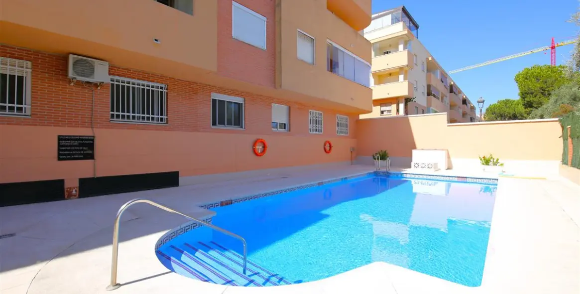 Краткосрочная аренда апартаментов на среднем этаже в Estepona 20