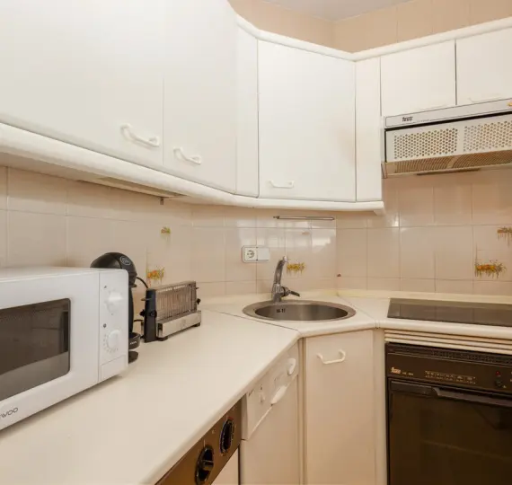 Middle floor apartment R4888840