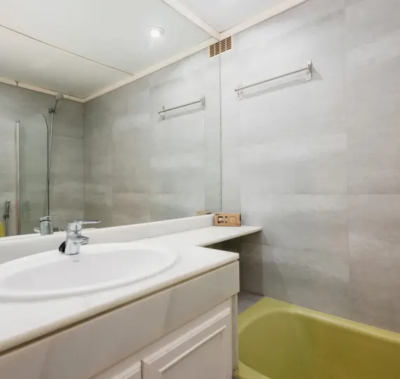 Middle floor apartment R4888840