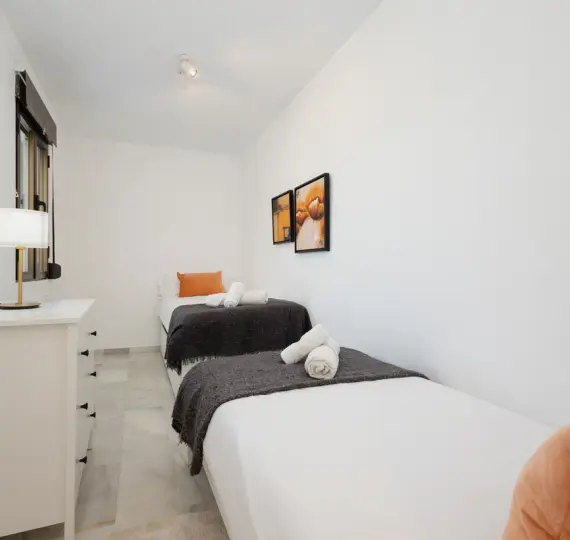 Middle floor apartment R4888840