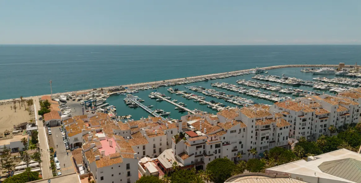 Short-term rent of middle floor apartment in Puerto Banús 11