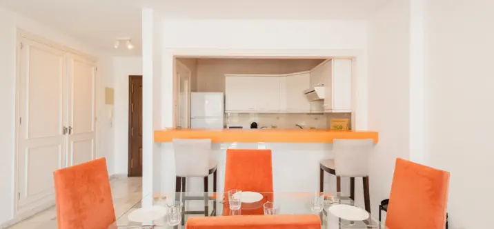 Alquiler a corto plazo de apartamento en planta media en Puerto Banús 1