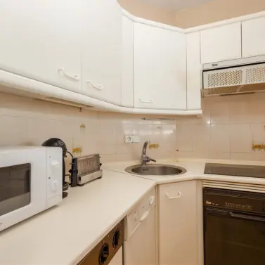 Alquiler a corto plazo de apartamento en planta media en Puerto Banús