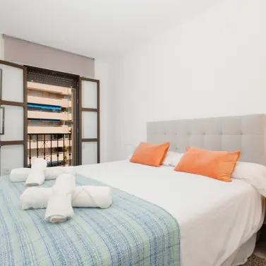 Alquiler a corto plazo de apartamento en planta media en Puerto Banús