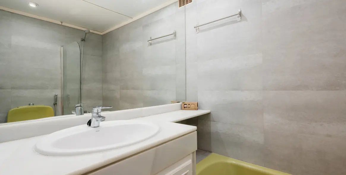 Short-term rent of middle floor apartment in Puerto Banús 5