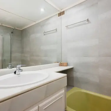 Alquiler a corto plazo de apartamento en planta media en Puerto Banús