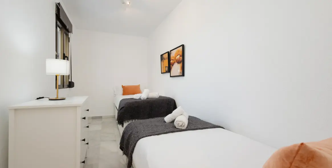 Short-term rent of middle floor apartment in Puerto Banús 6