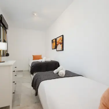 Alquiler a corto plazo de apartamento en planta media en Puerto Banús